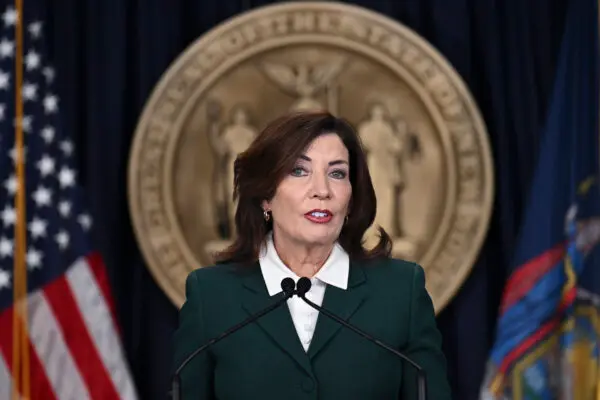 Hochul Proposes Ban on Local Police Agreements With ICE Under 287(g) Program