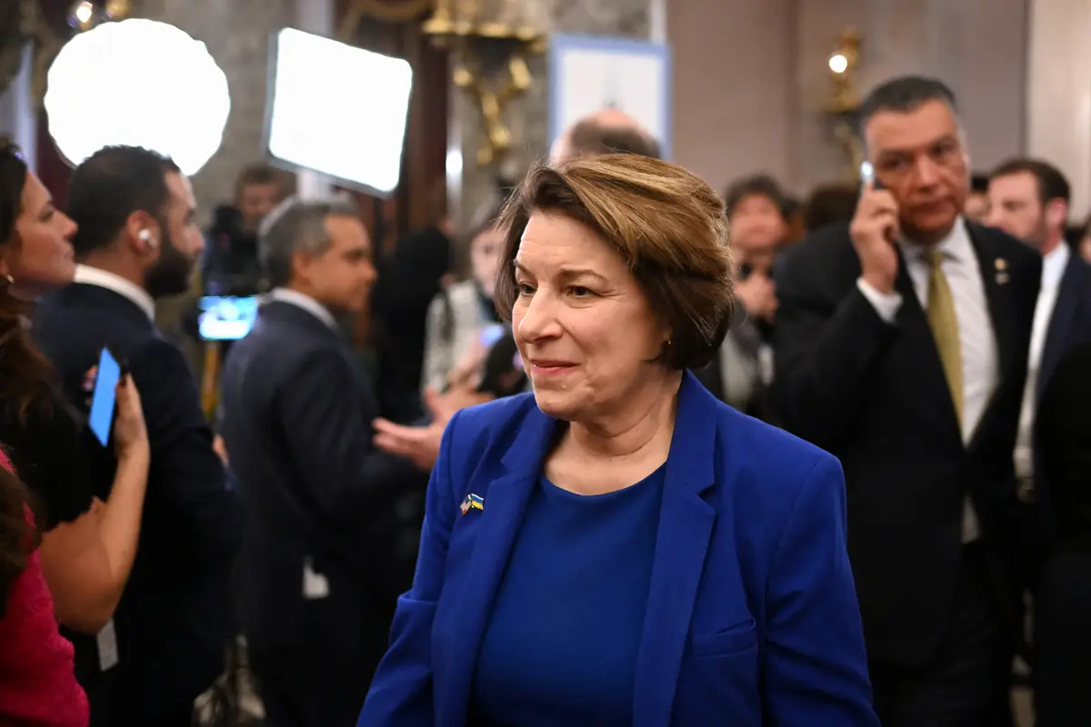Klobuchar Takes Step to Run for Minnesota Governor After Walz Drops Out