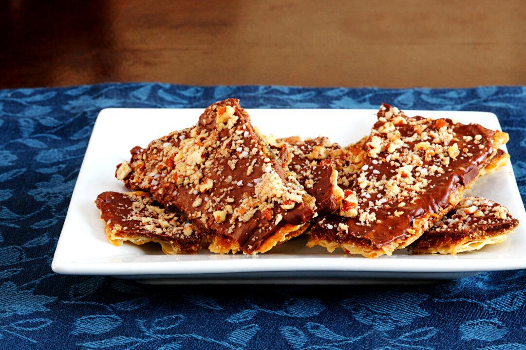 Matzo Crunch, a Passover Dessert for Everyone
