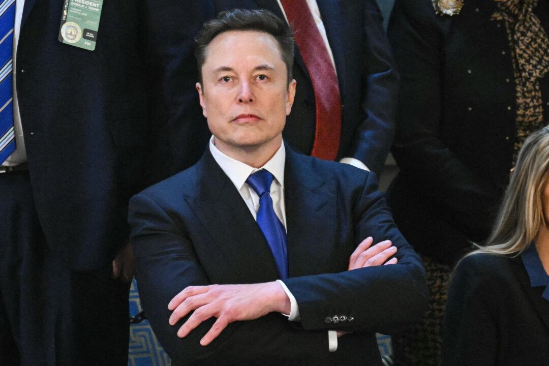 Trump Dismisses Claim That Musk Will Be Briefed on Plans for Potential War With China