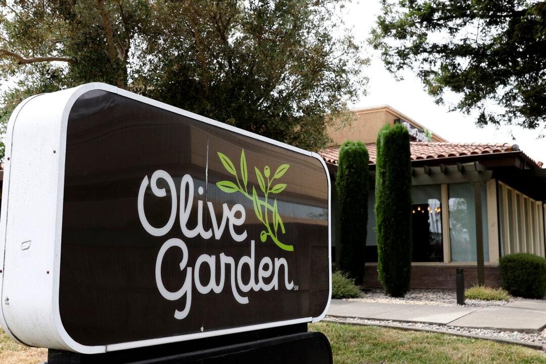 Darden Restaurants Sales Rise on New Locations, Shares Trade Near All-Time Highs