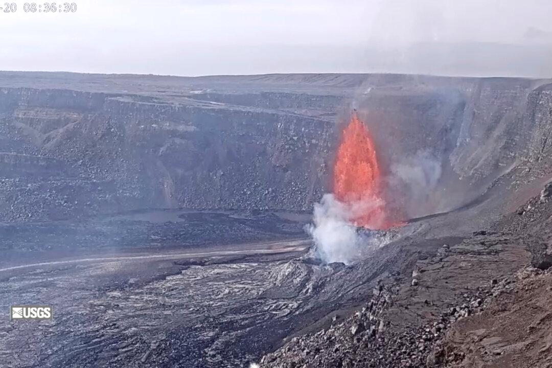 Hawaii’s Kilauea Volcano Puts on Dazzling Show With Lava Fountains Hundreds of Feet High