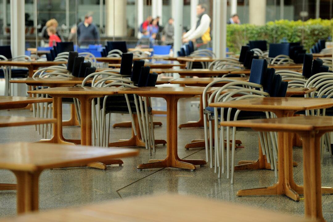 Record 9.3 Percent of Hospitality Businesses Close as Costs Surge