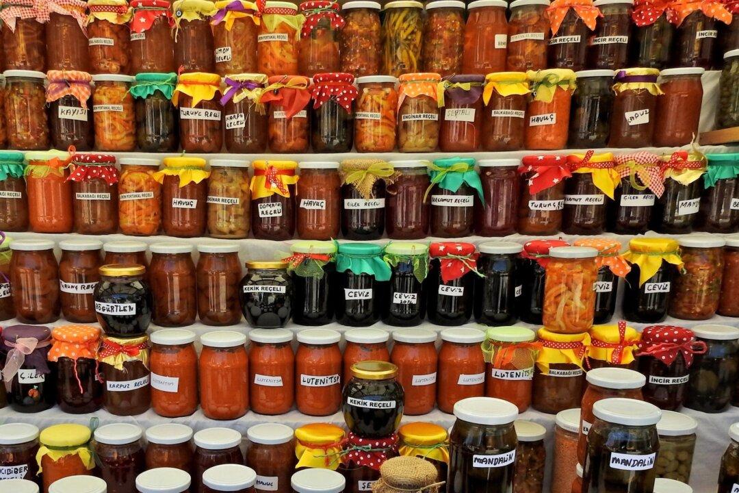 The Social Media Jam: Why Too Many Choices Leave Us Feeling Stuck