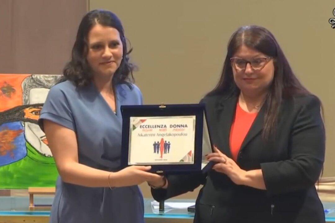 Italian Senator Awards Doctor Fighting to Expose Organ Harvesting