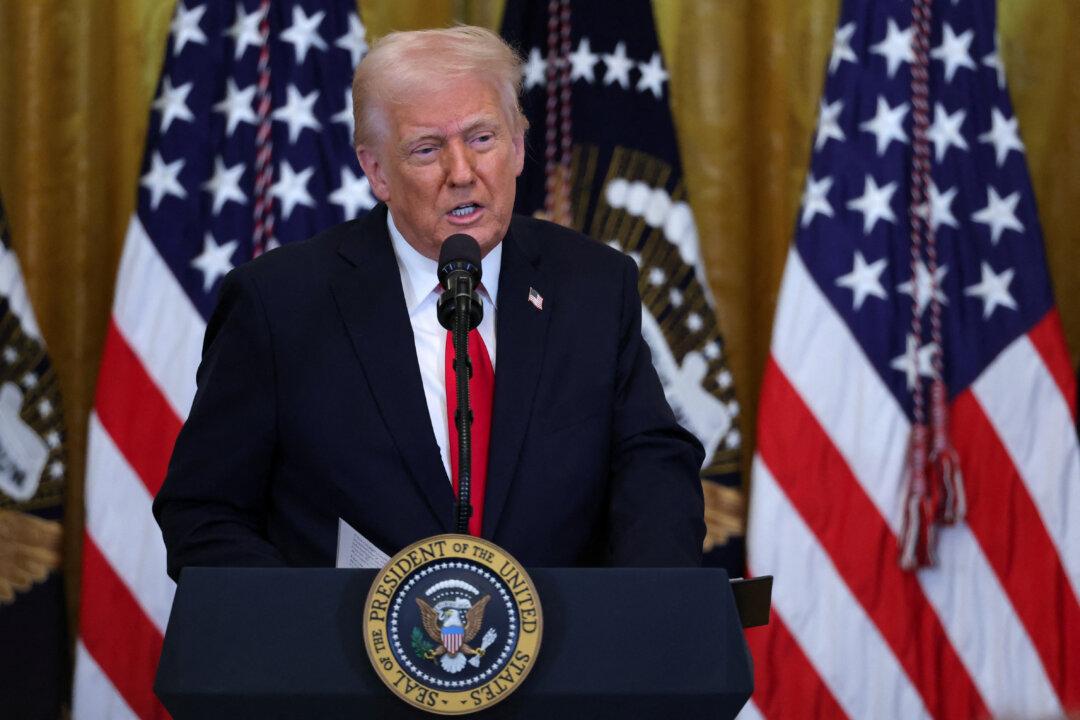 Trump Threatens ‘Large-Scale Tariffs’ if Canada, EU Work Together on Trade Response to US