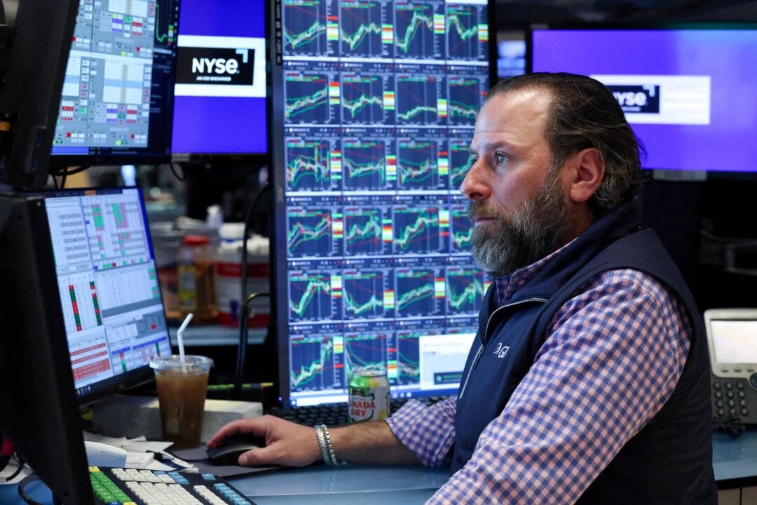 First-Quarter Market Recap: US Stocks Tumble, Gold Shines Amid Rising Uncertainty