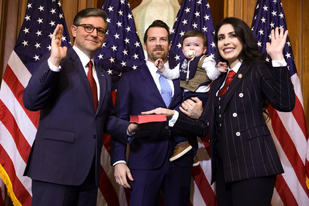 Luna, Johnson Set for House Floor Showdown on Proxy Voting for New Parents