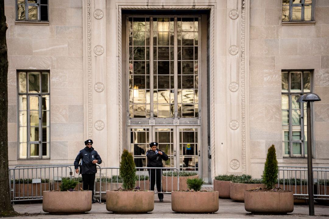 Judge Again Orders Trump Admin to Return Man Deported to El Salvador