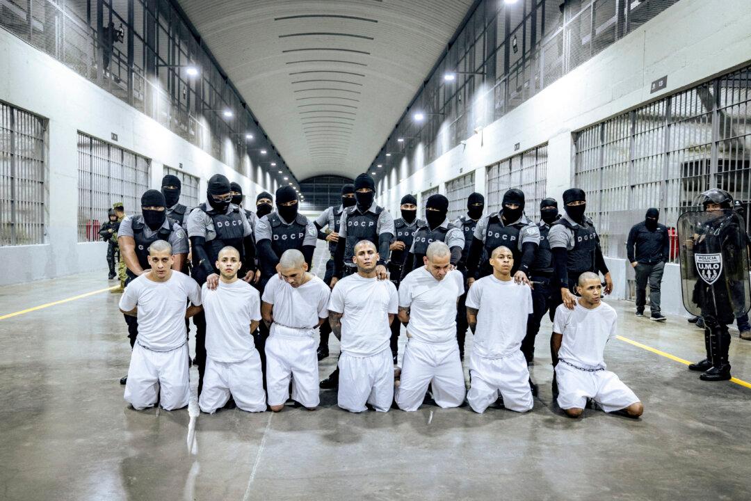 Judge Blocks Removal of Potential Deportees From Texas District