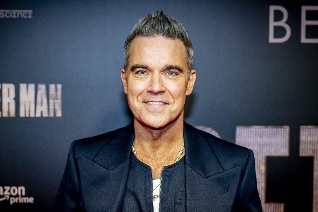 British Singer Robbie Williams Says He Got ‘17th-Century Pirate Disease’ After Extreme Weight Loss