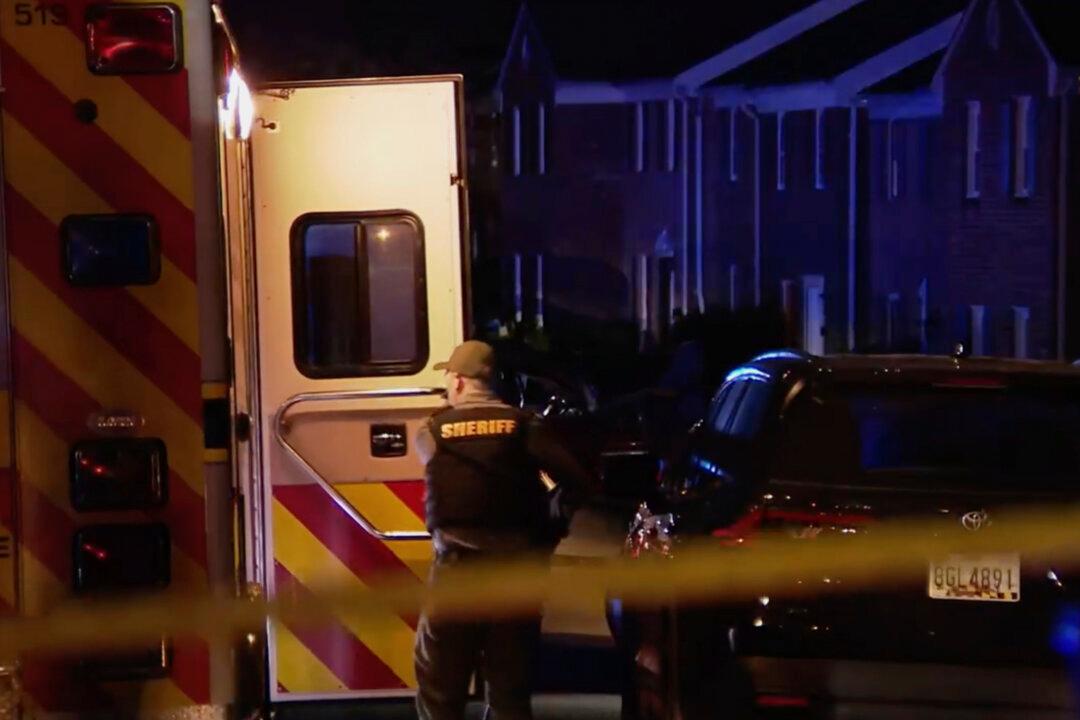3 Dead and 3 Wounded in Shooting at Town House Complex in Virginia