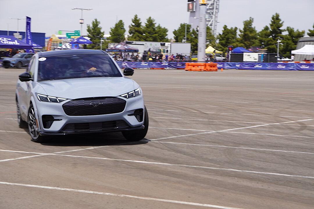 House Transportation Panel Advances Bill to Impose $250 EV Fee