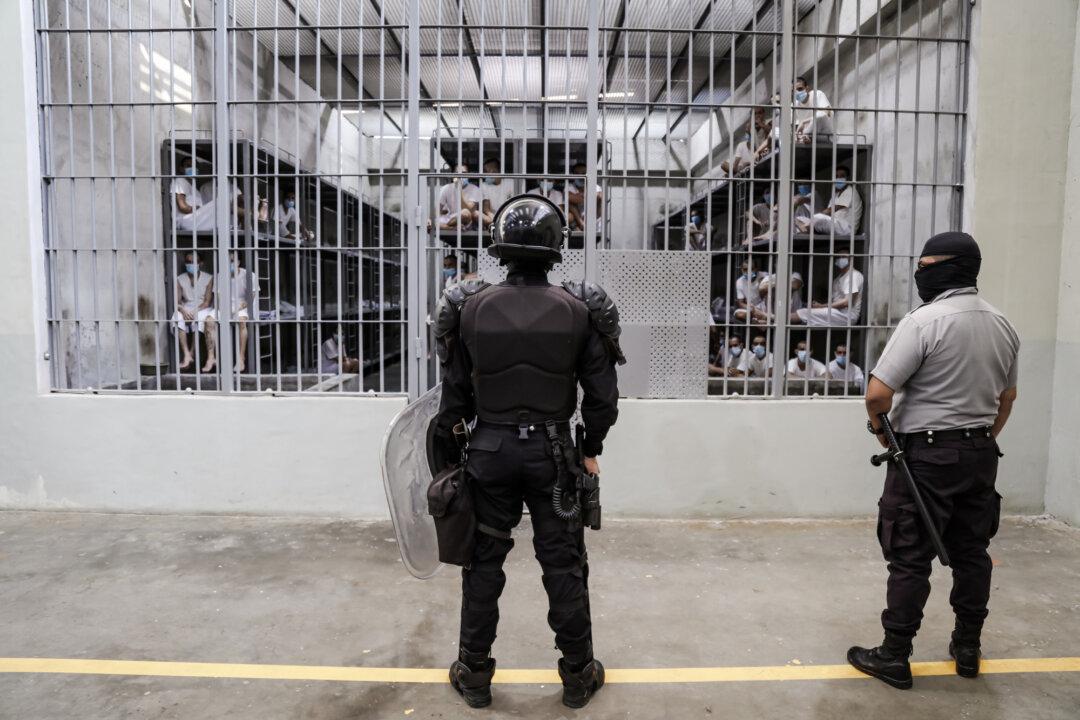 CBS Airs Updated ‘60 Minutes’ Report on US Deportations to Salvadoran Prison