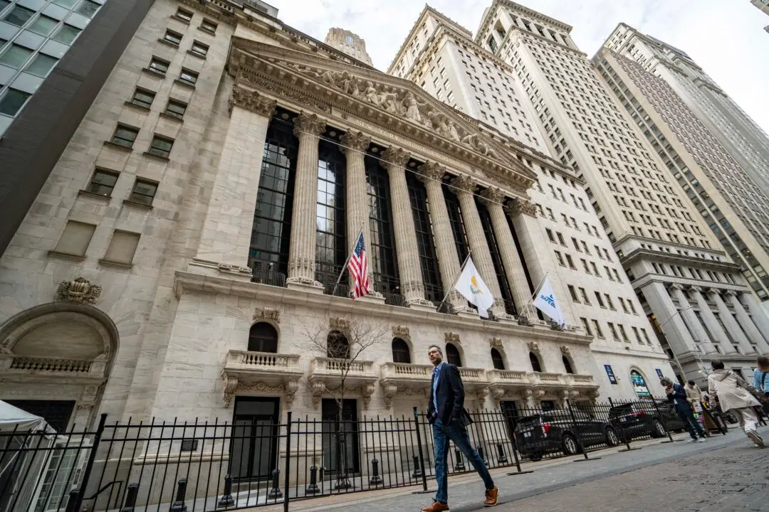 Dow Jones Sinks 600 Points as AI Enthusiasm Fades