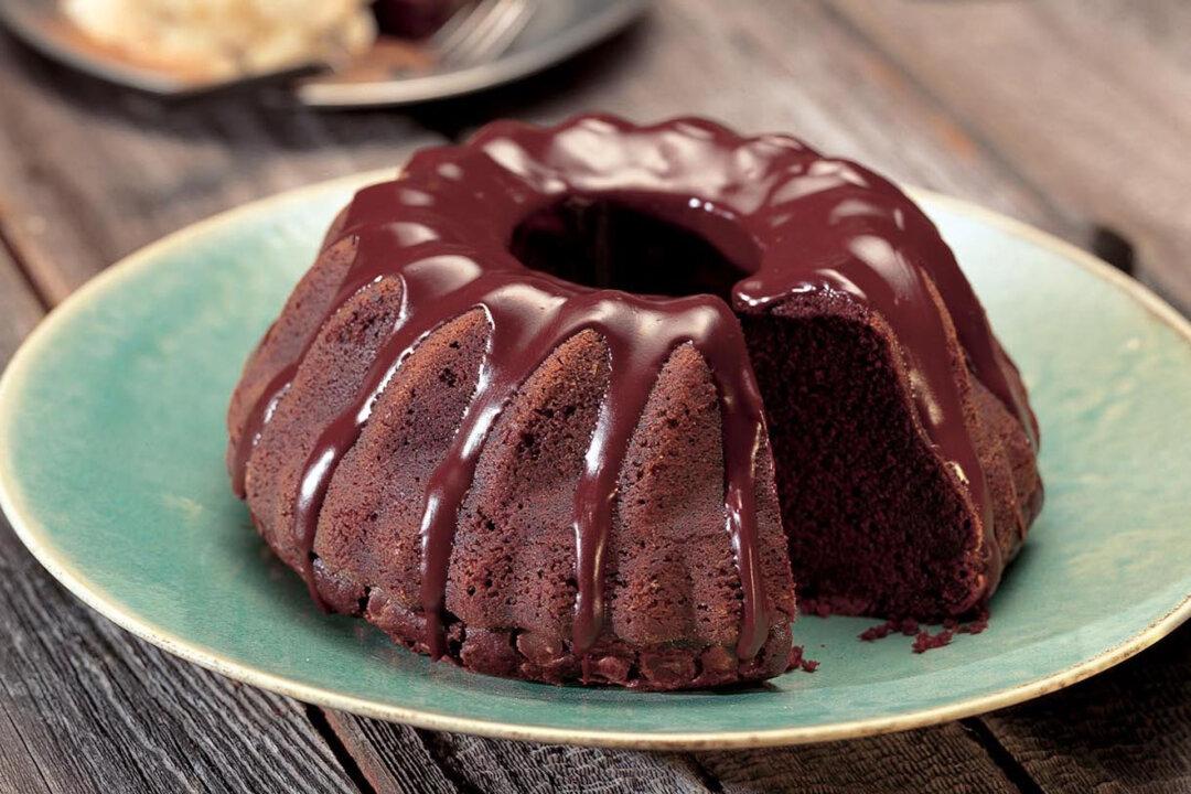 This Easy Two-Bowl Cake Is Deliciously Sweet