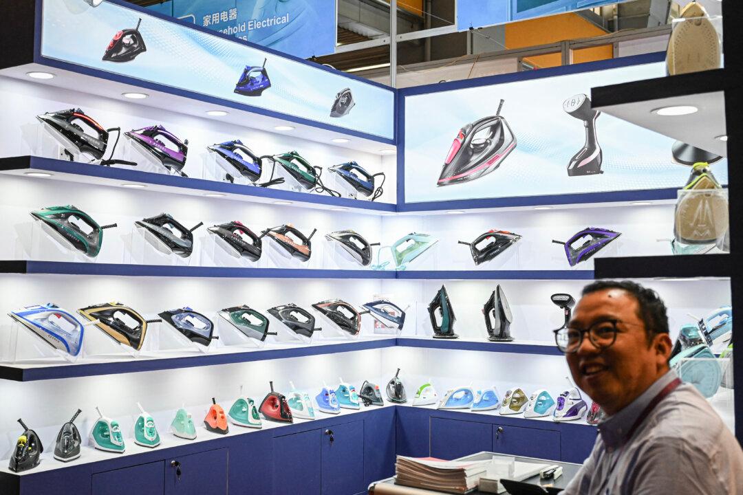 Low Foot Traffic at Canton Trade Fair Signals China’s Export Pain