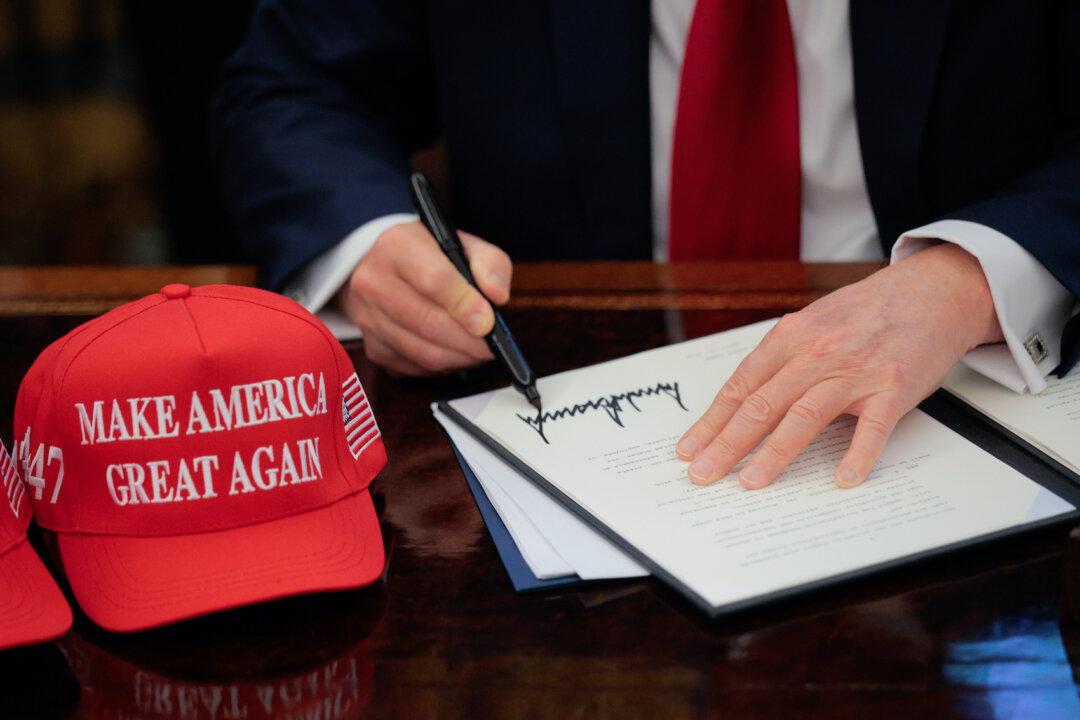 Trump Orders Agency Heads to Overhaul Probationary Reviews for Federal Workers