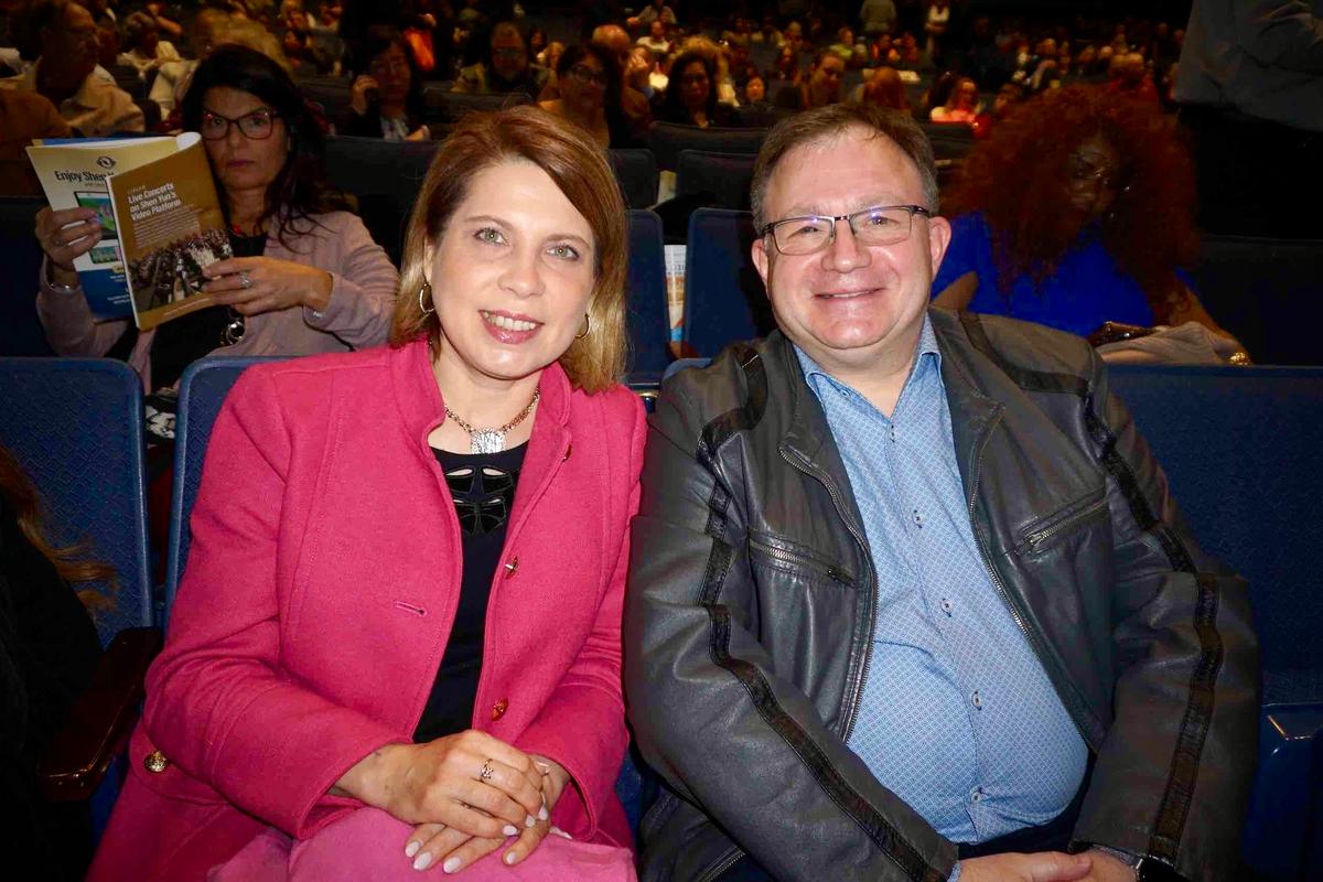 ‘I really recommend everyone to see’ Shen Yun, Says College Professor