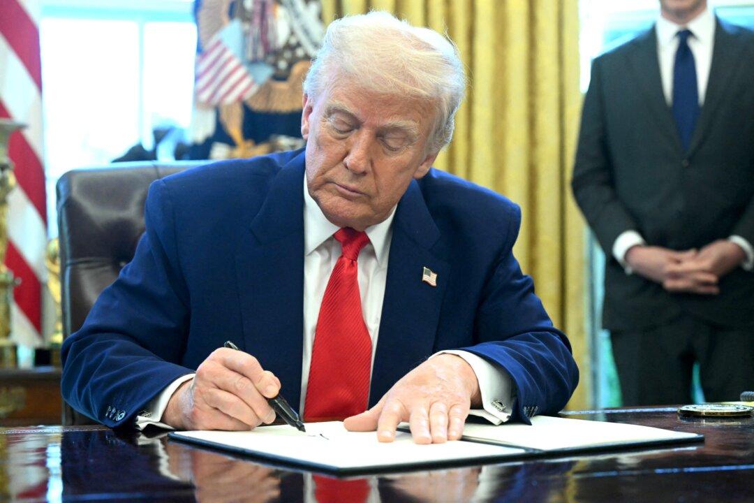 Trump Signs Order Targeting Sanctuary Cities