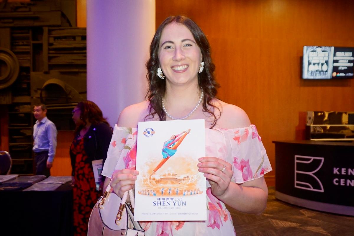 Louisville Theatergoer: Shen Yun Brings Light