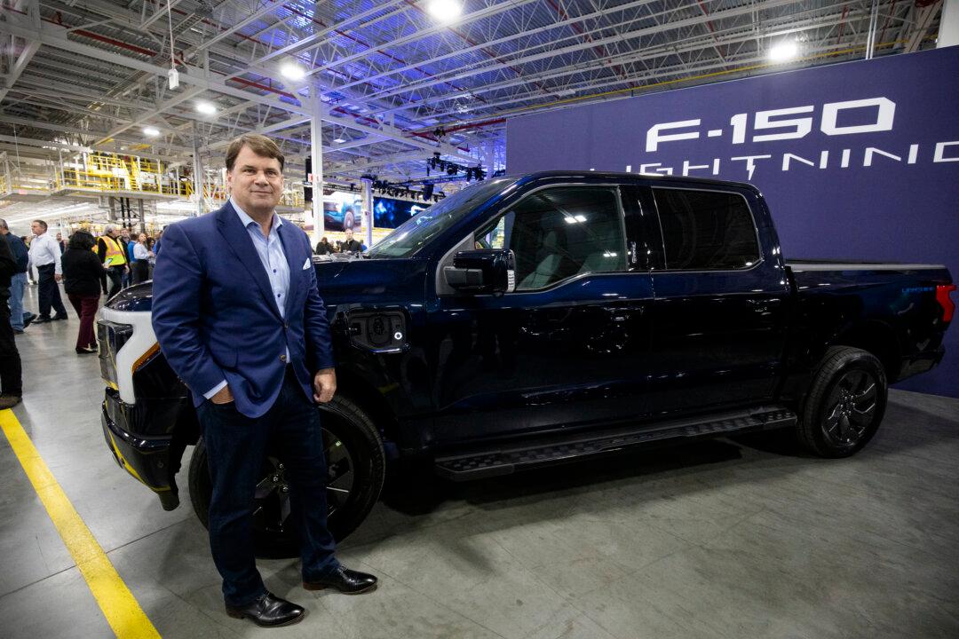 Ford CEO Says ‘Employee Pricing’ for Everyone Will Continue Amid Auto Tariffs