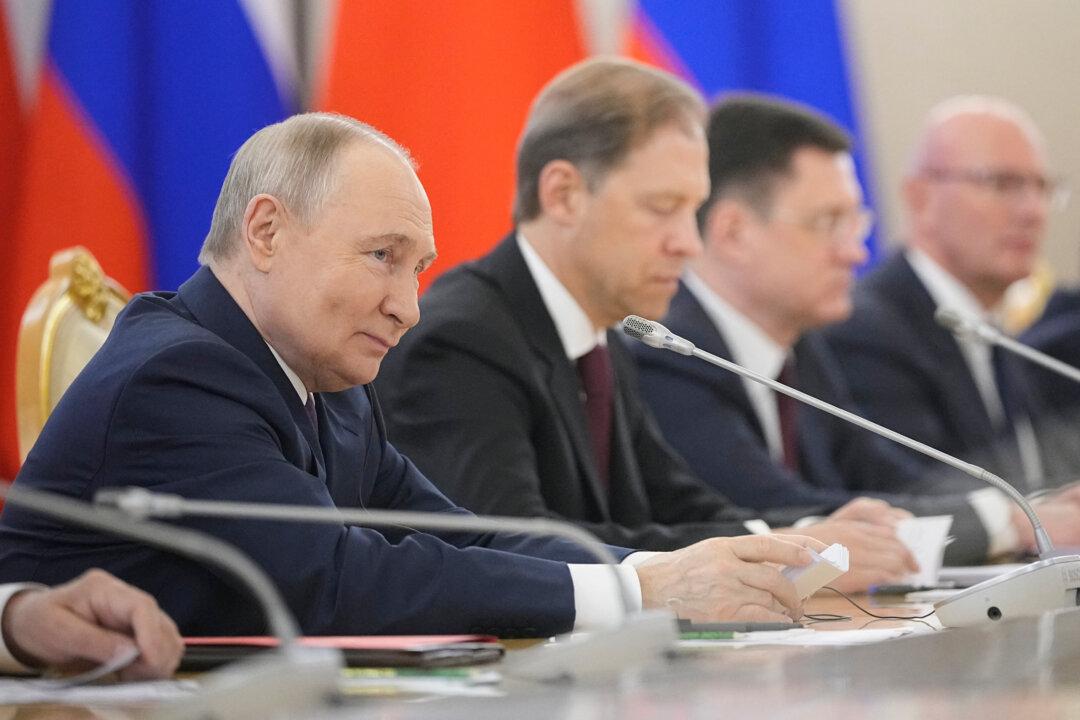 China’s Xi Tells Russia’s Putin to Resist ‘External Interference’ as Cooperation Deepens