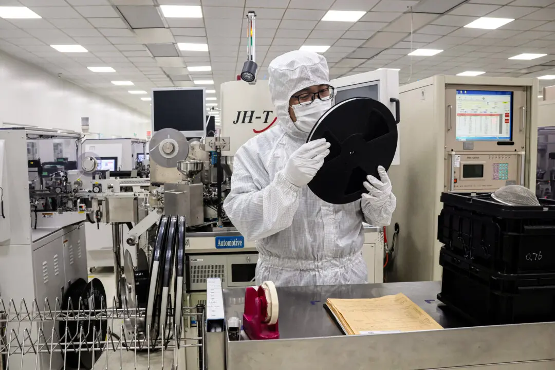 Tech Self-Reliance Eludes Beijing