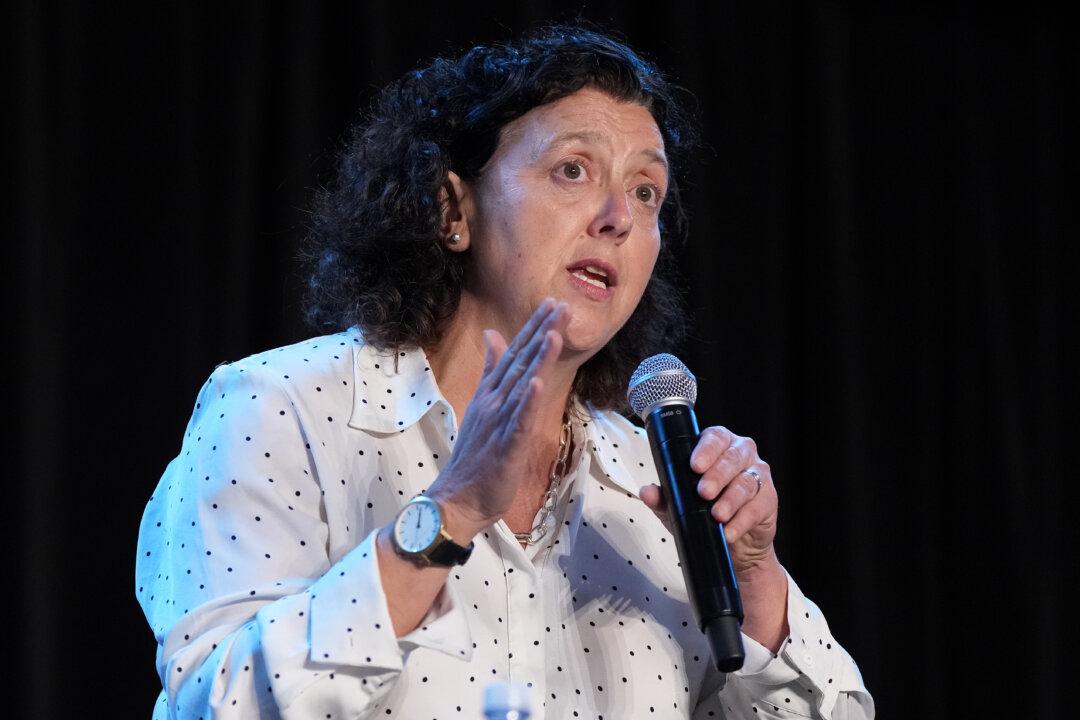 Monique Ryan Pushes for Tougher Lobbying Rules to Restore Public Trust