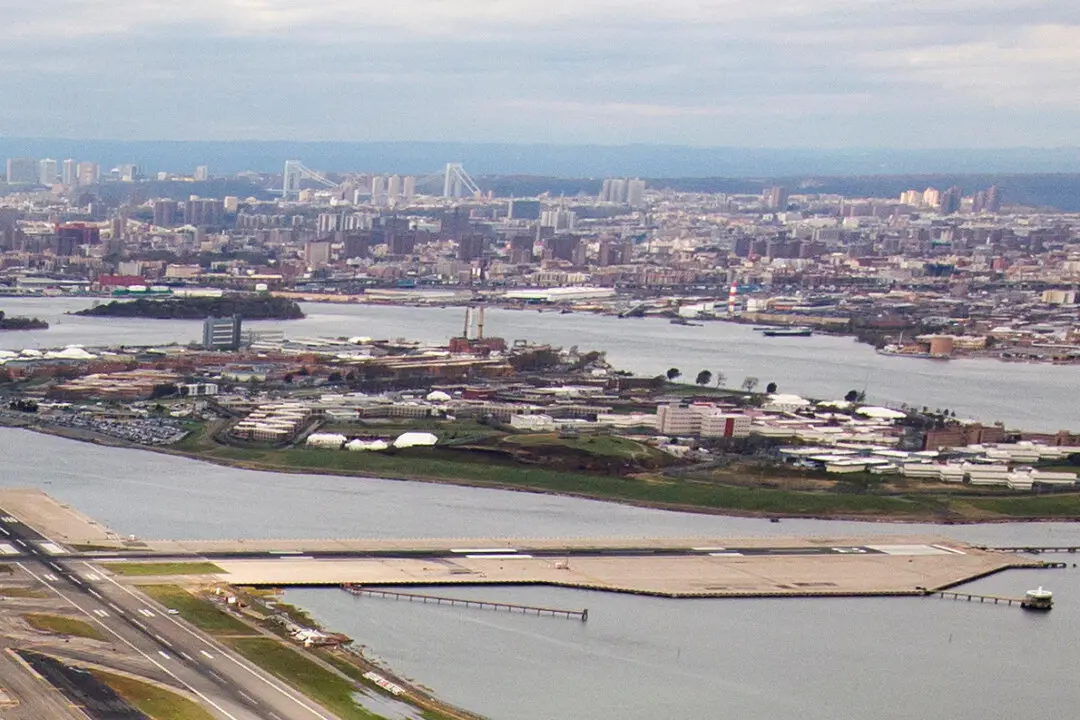 Captain of NYC Prison Guards Indicted for Alleged Extortion, Overtime Fraud