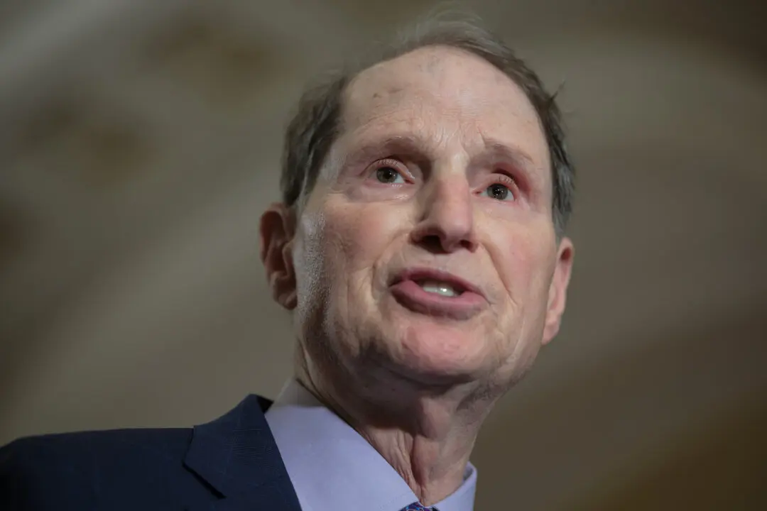 Senate Democrats Unveil Bill Seeking Tariff Refunds After Supreme Court Ruling