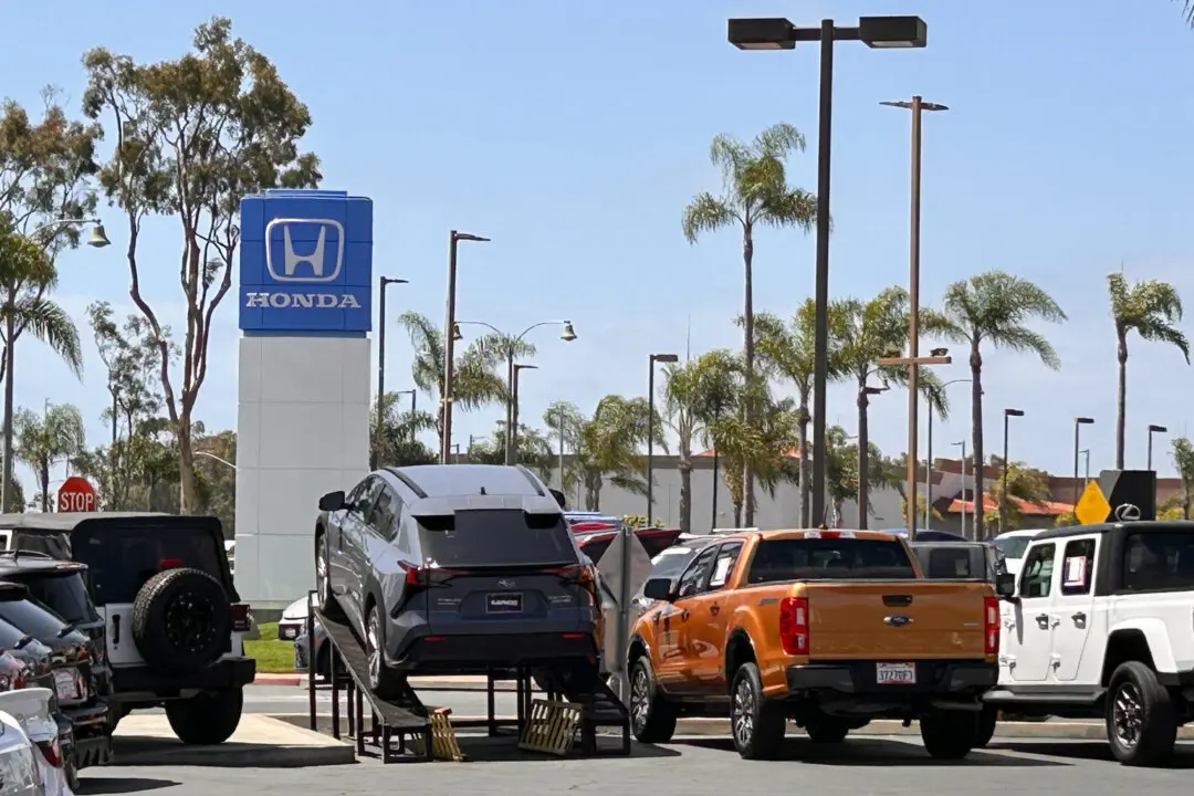 Negative Equity Leaves 30 Percent of Car Buyers Underwater on Trade‑Ins