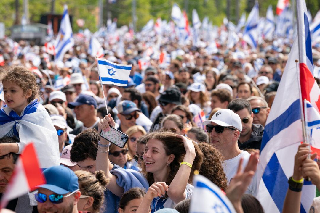 Tens of Thousands Take Part in Toronto’s ‘Walk With Israel’