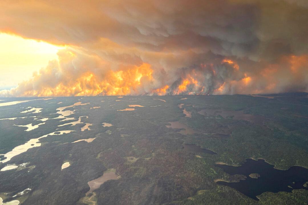 Winds Drive Canadian Wildfire Smoke Into US, Triggering Air Quality Concerns Across Midwest