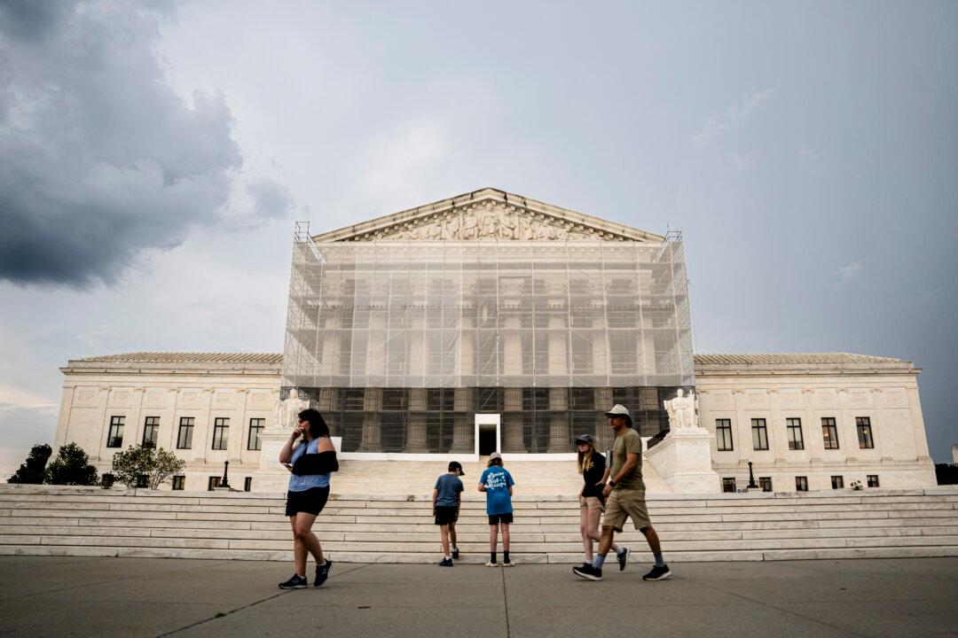 Trump Admin Asks Supreme Court to Rule on Birthright Citizenship