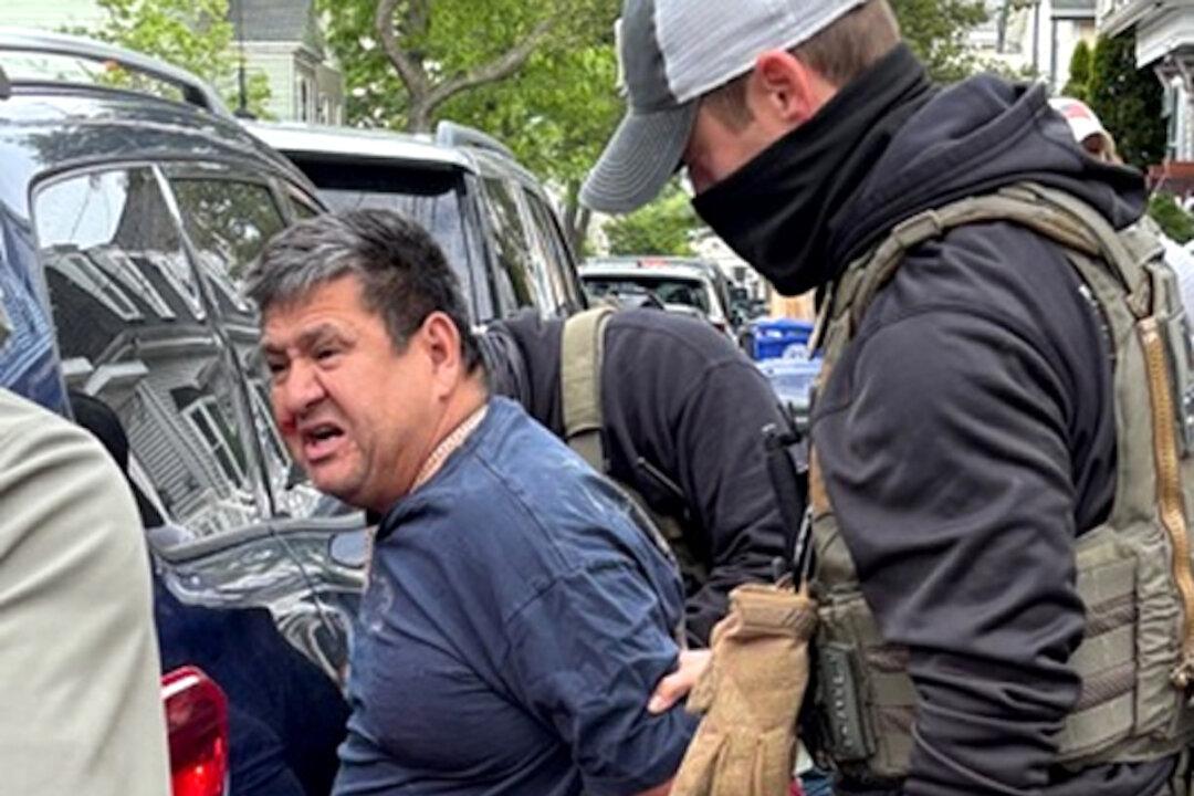 ICE Arrests Nearly 1,500 Illegal Immigrants During Monthlong Operation in Massachusetts