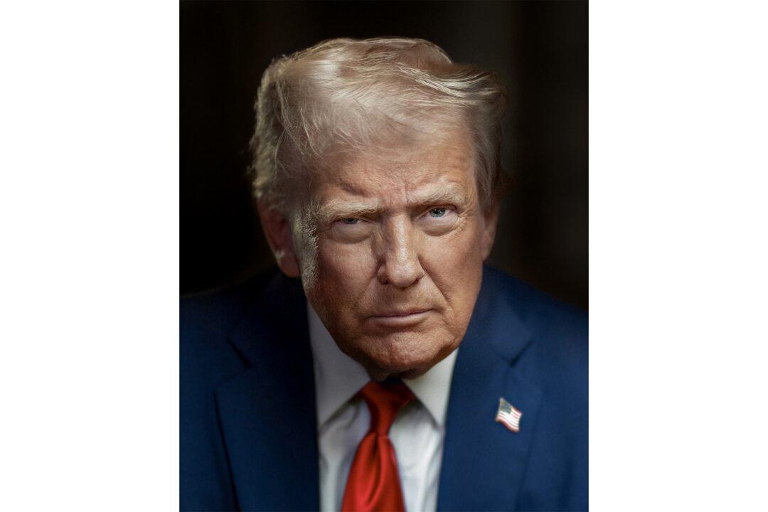 White House Unveils Trump’s New Official Portrait