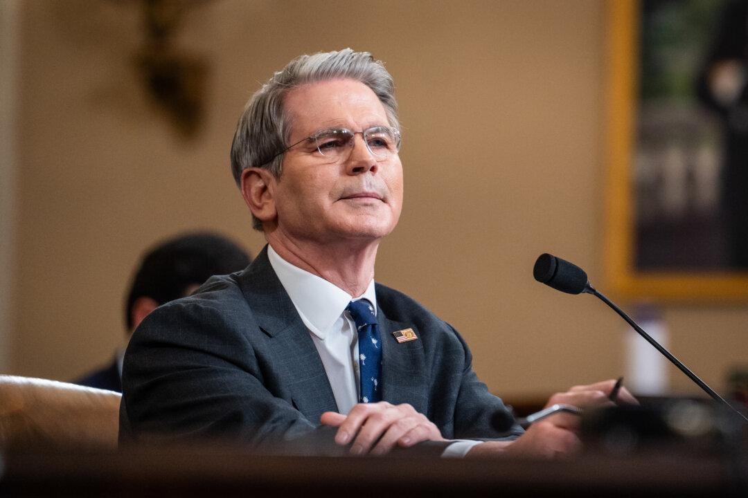 Bessent Explains Differences With Musk, Calls Himself ‘Ninja’ to Elon’s ‘Viking’