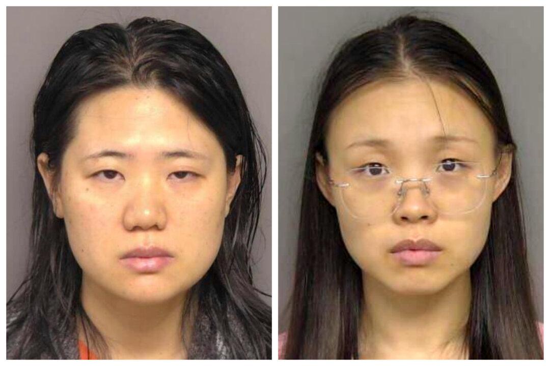 2 Chinese Nationals to Stay in Jail Facing Charge of Smuggling Biological Material