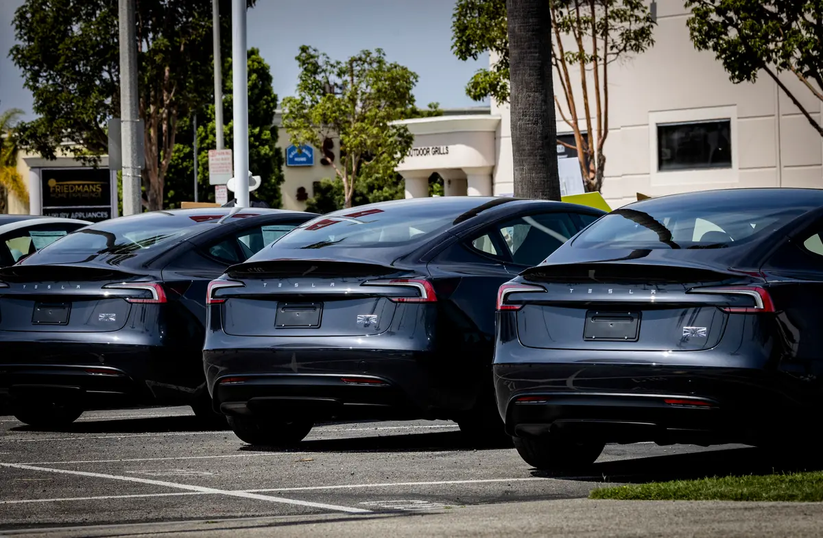 Tesla’s 4th-Quarter Sales Fell More Than Expected thumbnail