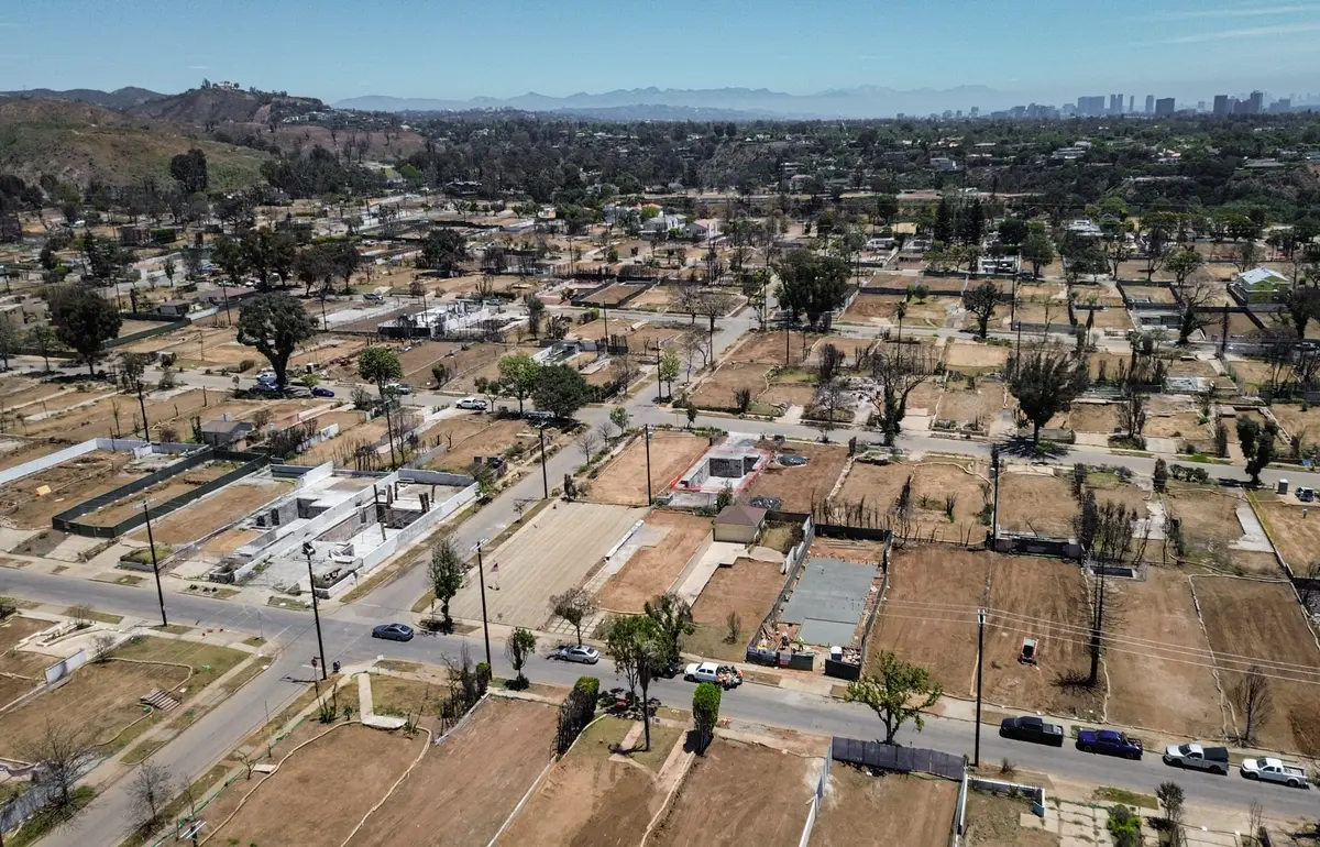 Trump Order Seeks to Fast-Track Rebuild of Los Angeles Properties Destroyed by Wildfires