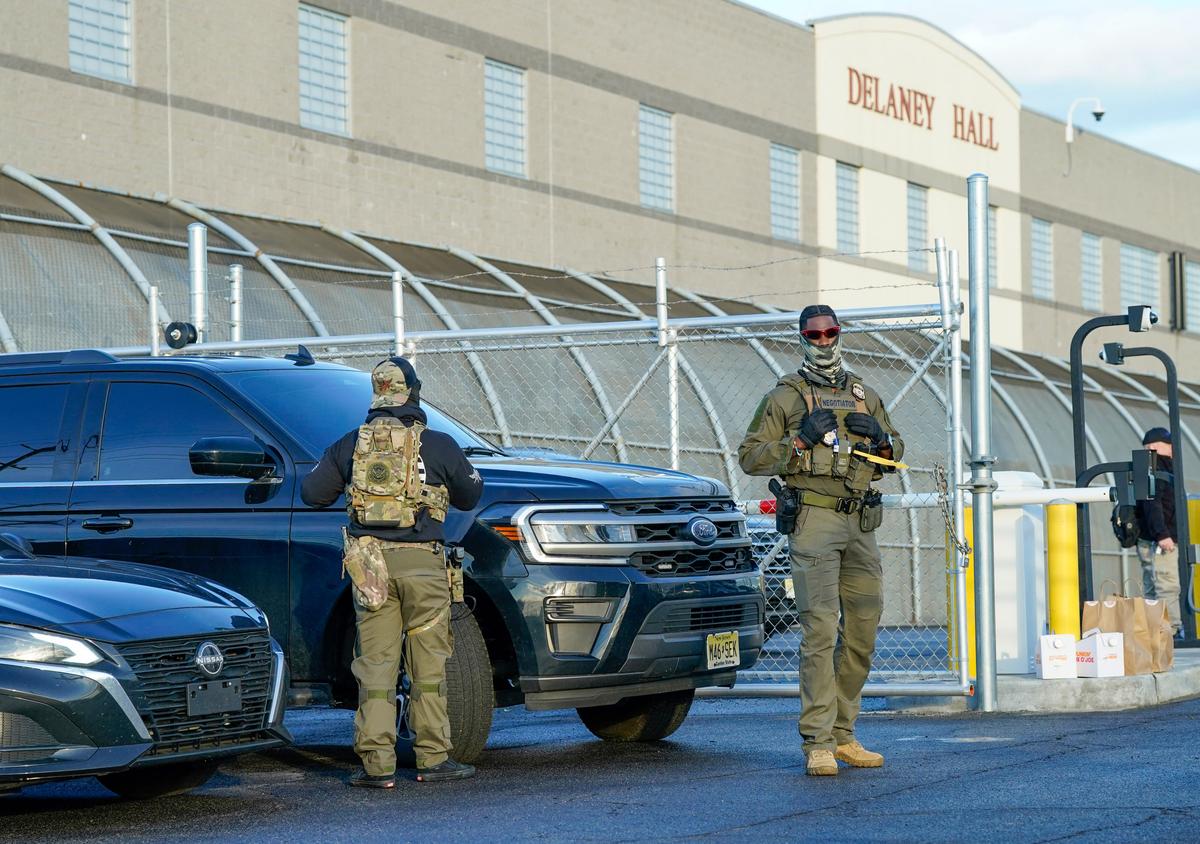 Jeffries Says House Democrats Will Work to Shut Down New Jersey ICE Facility
