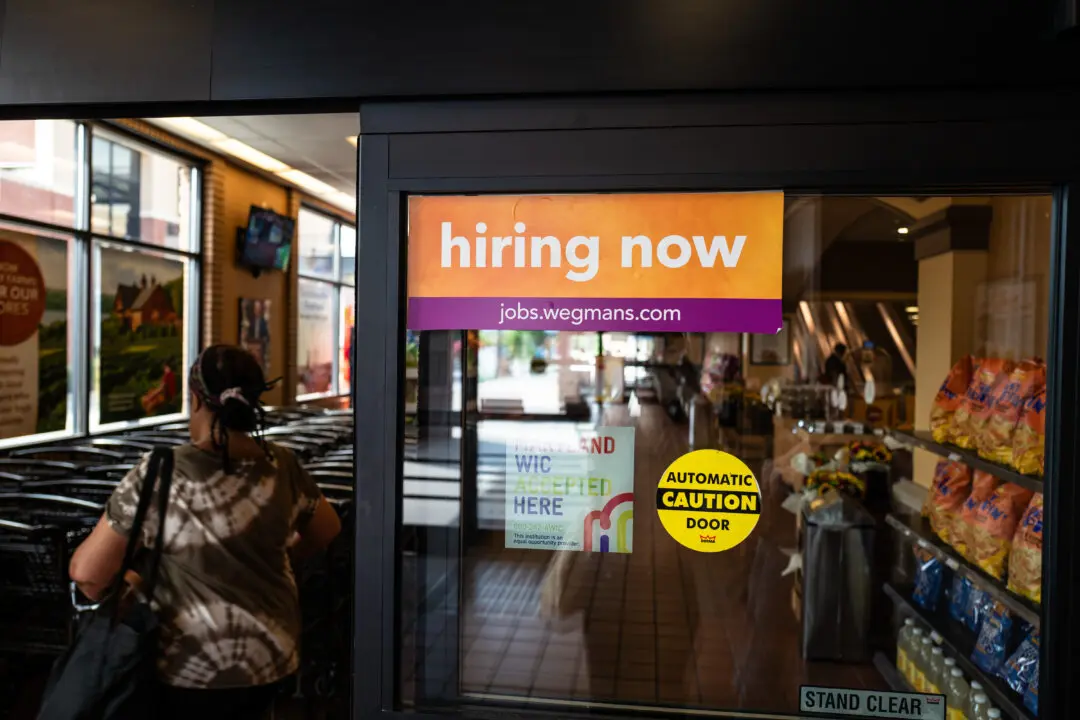 US Labor Demand Cools as Job Openings Slip Below 7 Million