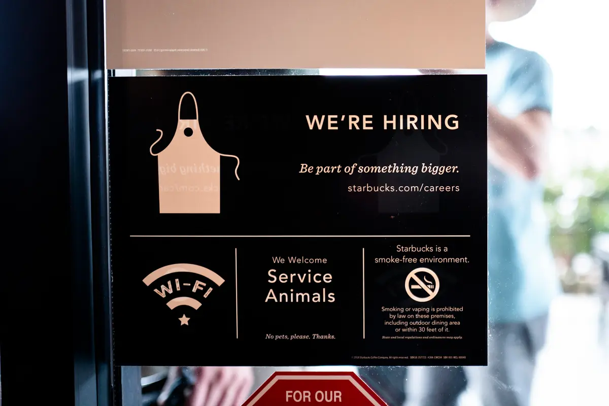 US Labor Market Remains Resilient as Jobless Claims Dip