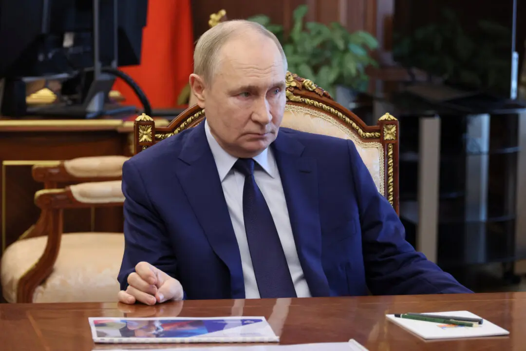 Putin Says He Hopes Ukraine Peace Talks Will Continue as Trump’s Sanctions Deadline Looms