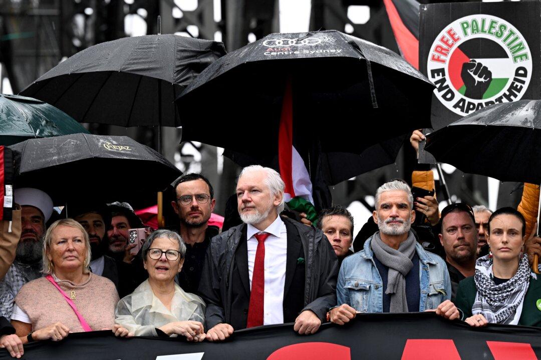 Deportations: Opposition Demands Retroactive Action on Extremist Protesters