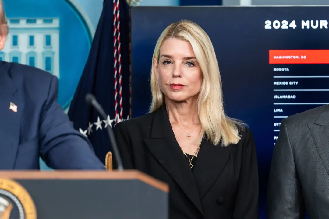 ICE Tracker Planned by Democrats Could Endanger Agents, Bondi Says