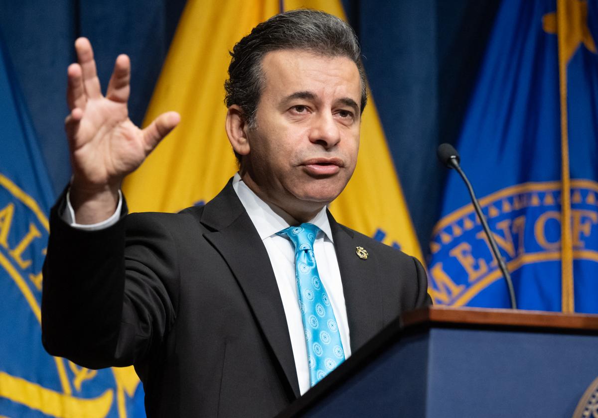 FDA Says Many Fitness Wearables, AI Tools Exempt From Regulation thumbnail