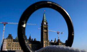 Federal Debt Charges Cost Each Canadian $1,400 a Year, Taxpayer Group Says