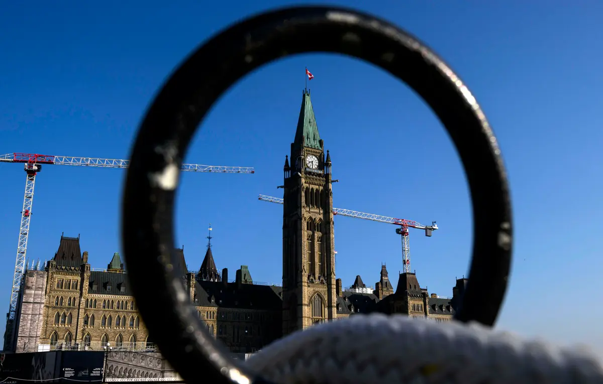 Federal Debt Charges Cost Each Canadian $1,400 a Year, Taxpayer Group Says